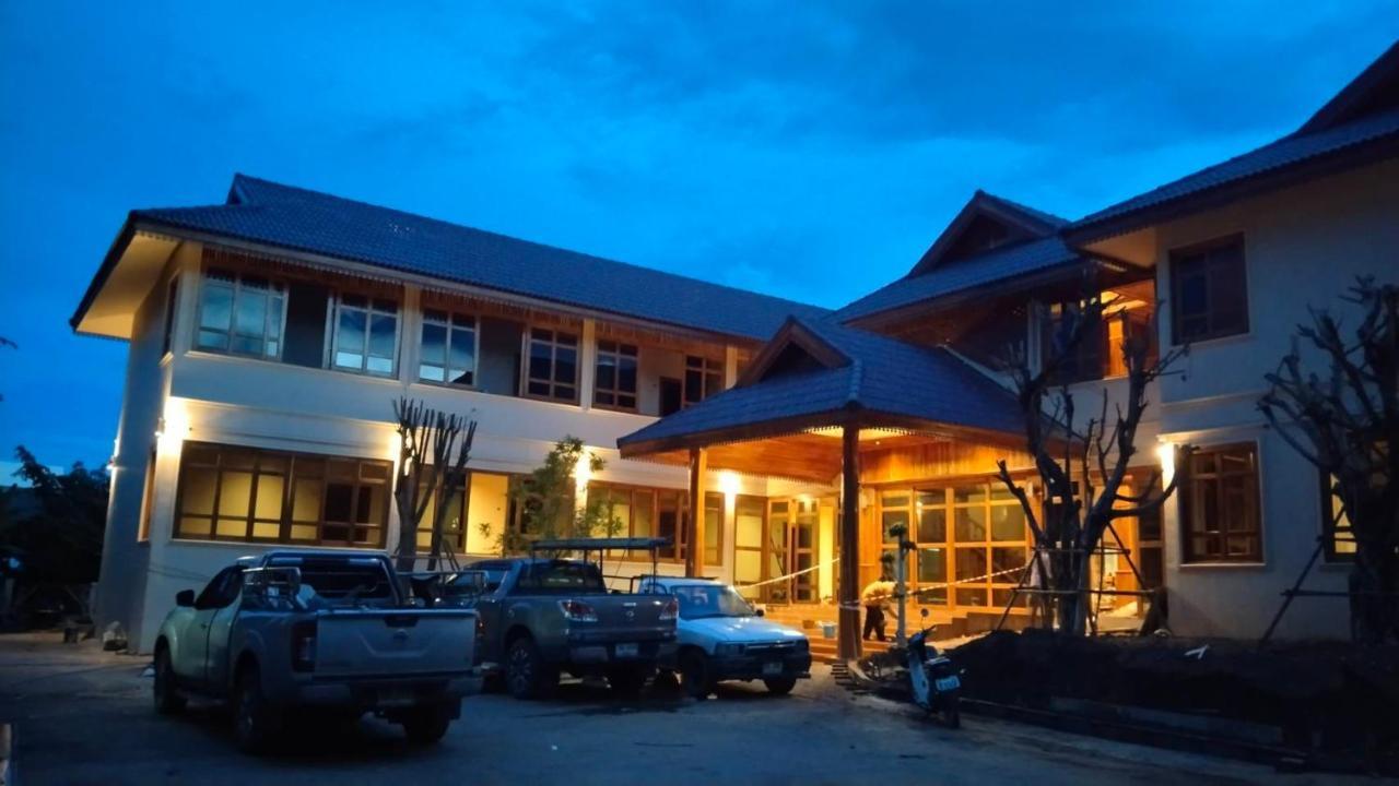 Kum-Chan House Hotel Nan Luaran gambar