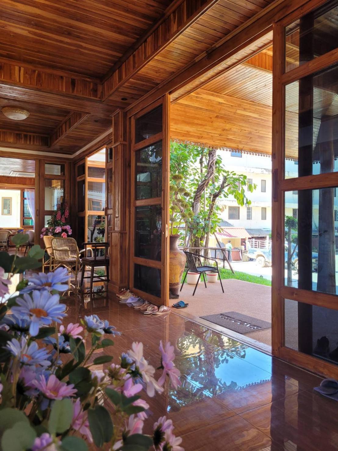 Kum-Chan House Hotel Nan Luaran gambar